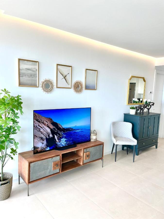 Luxury 3 Bedroom Apartment 300M From The Beach فوينخيرولا المظهر الخارجي الصورة