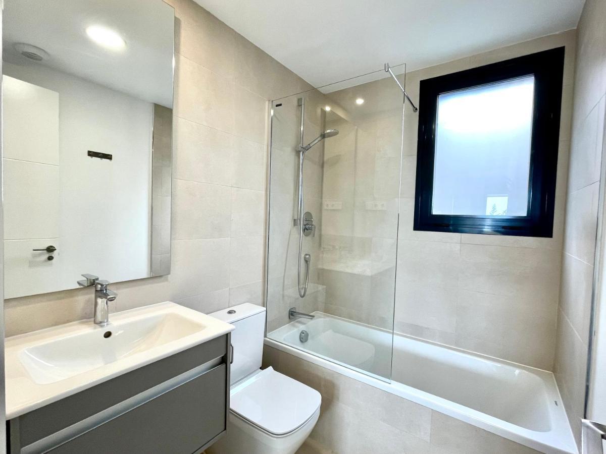 Luxury 3 Bedroom Apartment 300M From The Beach فوينخيرولا المظهر الخارجي الصورة